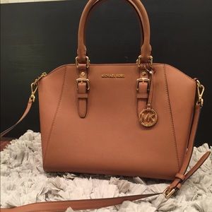 Sale 🎁 Michael Kors large TX Ciara satchel.